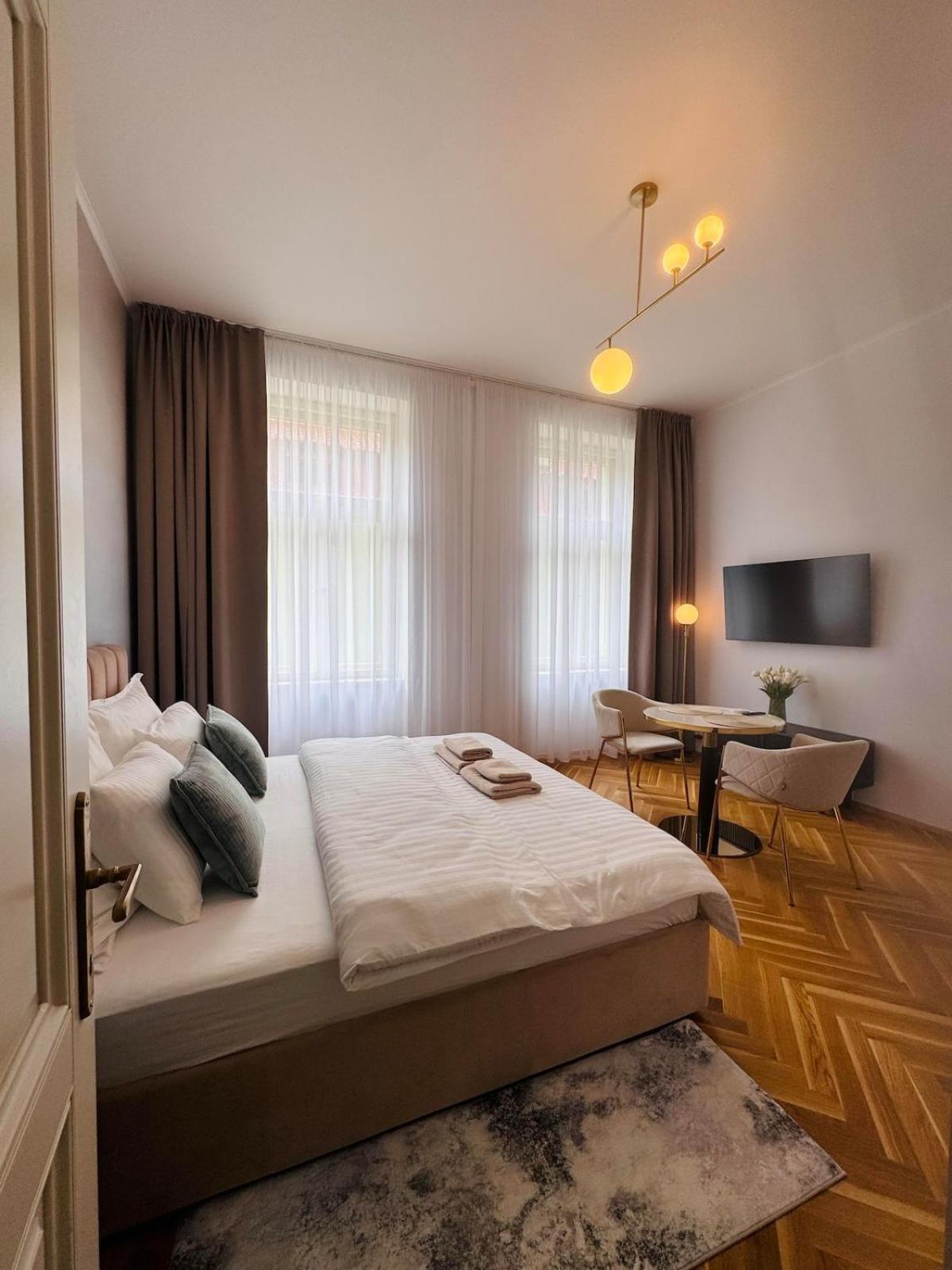 Luxemi Apartments I City Center Premium Studio براغ الغرفة الصورة